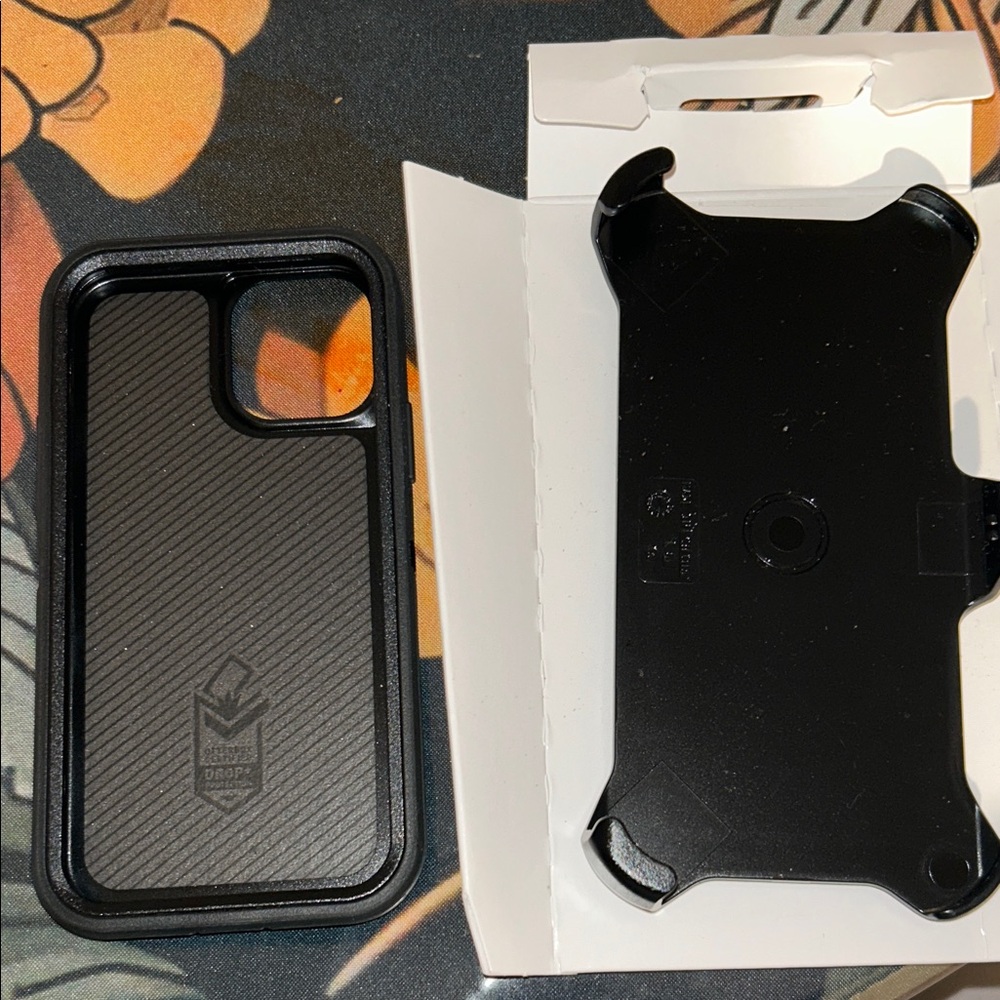 OtterBox Defender Series Black Case for iPhone 12/12 Pro - Picture 4 of 6